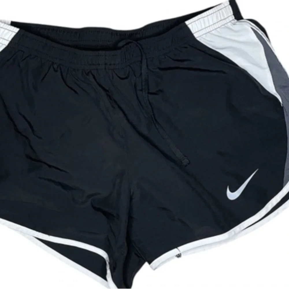Pre- Loved‎ Nike Women's Black and White Athletic Shorts